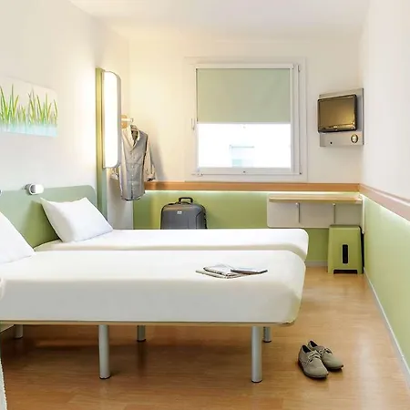 Ibis Budget Poitiers Nord Futuroscope Hotel
